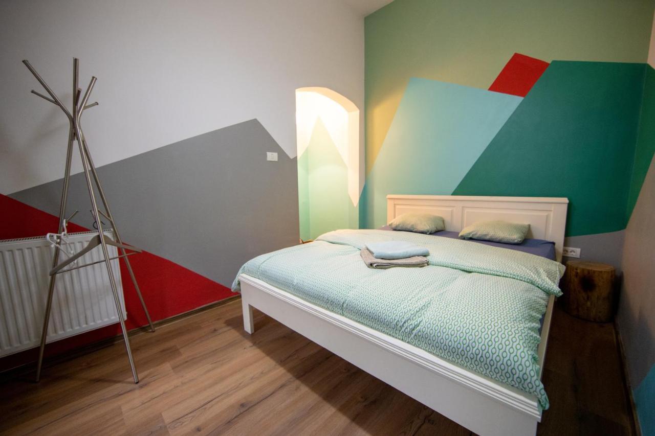 Hostel Cornel Тимишоара Экстерьер фото
