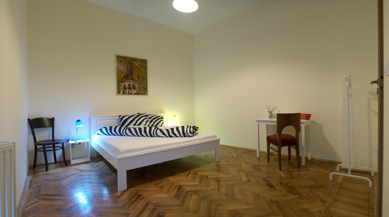 Hostel Cornel Тимишоара Экстерьер фото